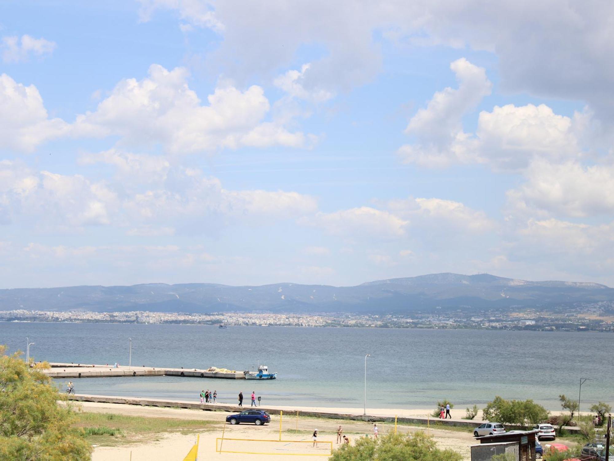 Sunshine Apartments By The Sea Skala Neon Epivaton Exterior photo